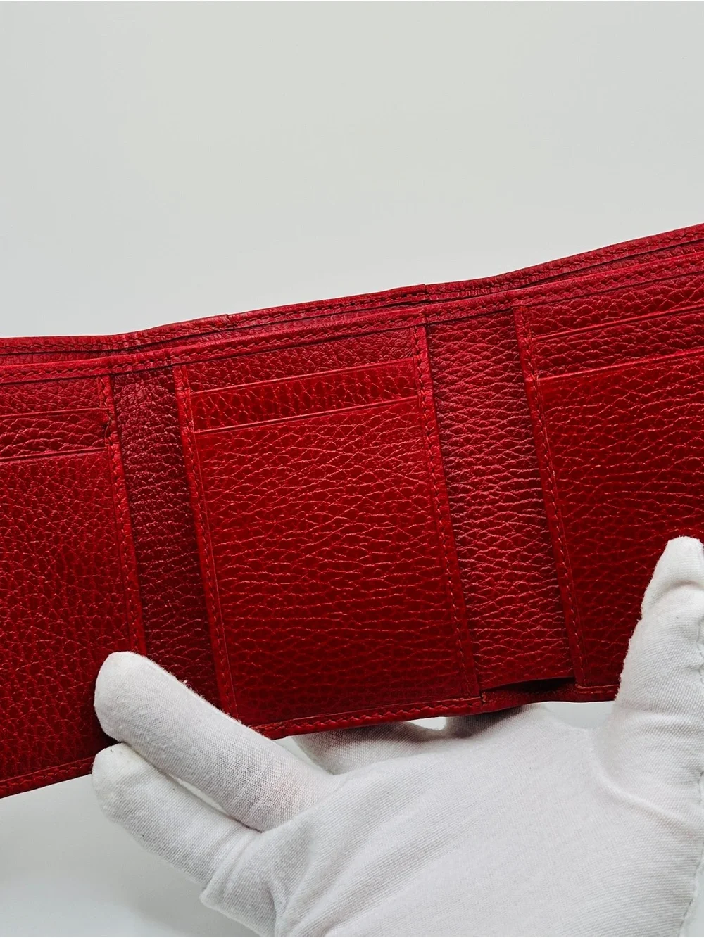 Gucci GG Marmont Tri-fold Red Pebbled Leather Wallet in Very Good Condition - Picture 8 of 17